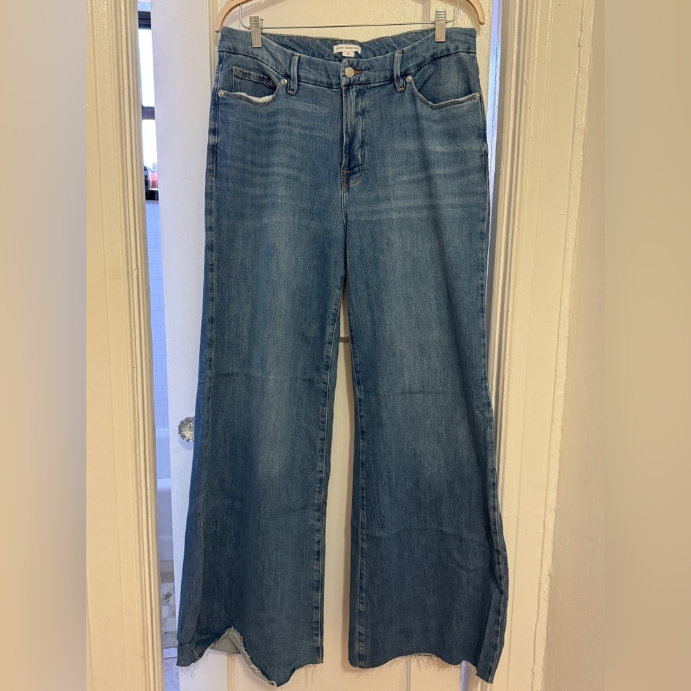 Good American Size 15 wide leg, flared jeans. 70s vibes.